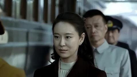 伪装者|《伪装者》在火车上被夺走“第一次”的程锦云，如何得到明台的心