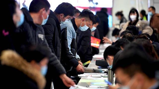 |90后出现“摆烂”怪象，领导进退两难，回报和付出不成正比！