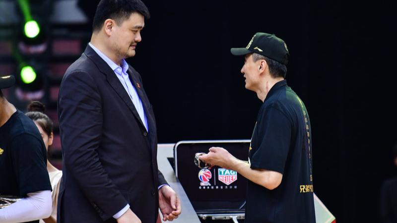 中国篮协|正式官宣！姚明连任中国篮协主席，王治郅、巩晓彬拒绝出山