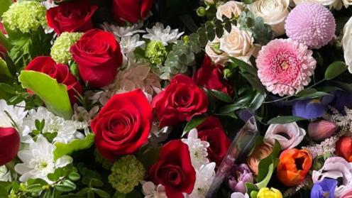 谢婷婷|谢婷婷罕晒大量母女合照，三岁女儿长腿初显，感谢朋友陪伴过母亲节