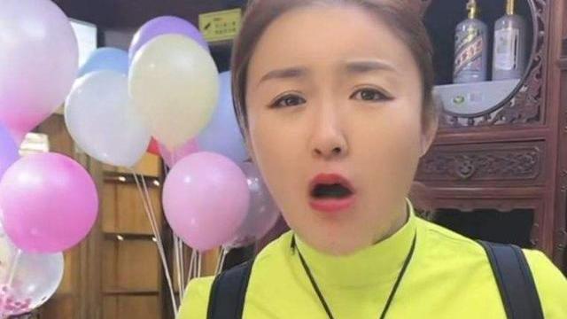 关婷娜|40岁关婷娜新戏开机，开300万大G去往片场，身材耸立贼有大姐范儿