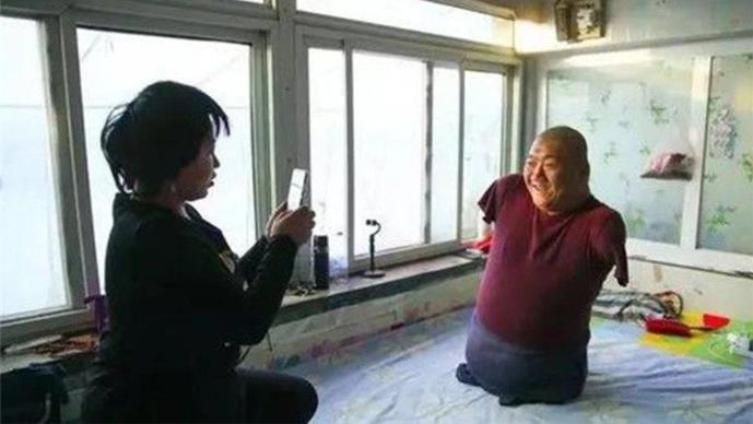 林允儿|袁立东：没有手没有脚，宛如一个肉球，能娶妻生子，也能赚钱养家