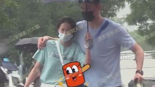 张豆豆|张豆豆带孙杨回老家，全程牵手感情甜蜜，女方素颜遭网友吐槽