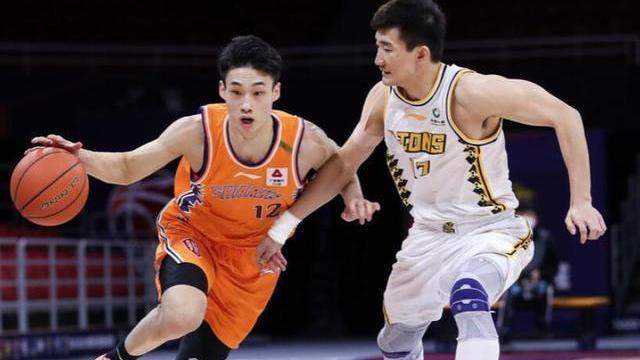 上海男篮|季后赛首秀9失误！上海02年小将交昂贵学费李春江让他首发引争议