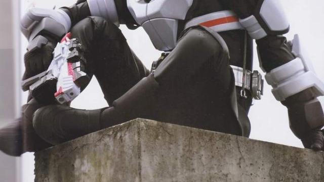 杂志|假面骑士geats9月玩具王杂志图 吃鸡游戏开启 侧颜满分的小狐狸