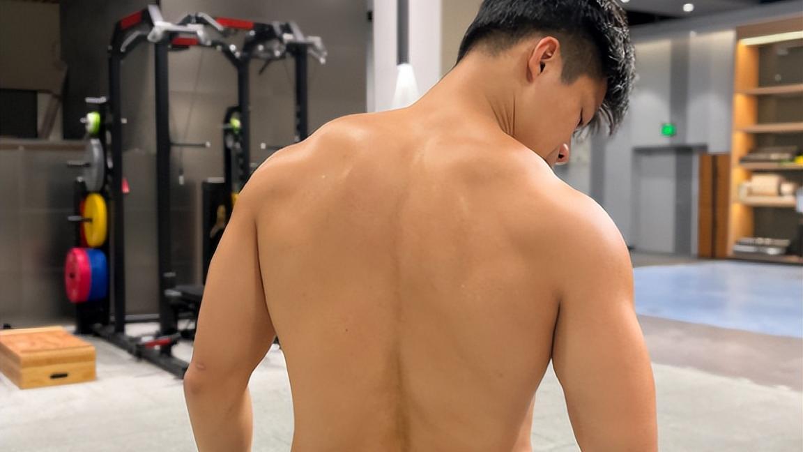 黄健翔|32岁苏炳添晒炸裂身材！苦练3个月成果，6块腹肌明显，公开秀恩爱