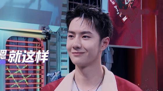 齐舞|张艺兴举办齐舞比赛，“核兴舞器”成员任裁判，网友感慨阵容强大