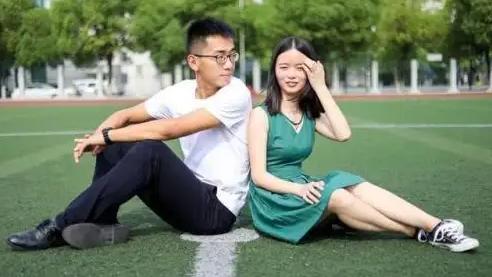 人力资源管理|男孩尽量在大学里找对象，女孩到职场能找到更优秀的男人，啥感想