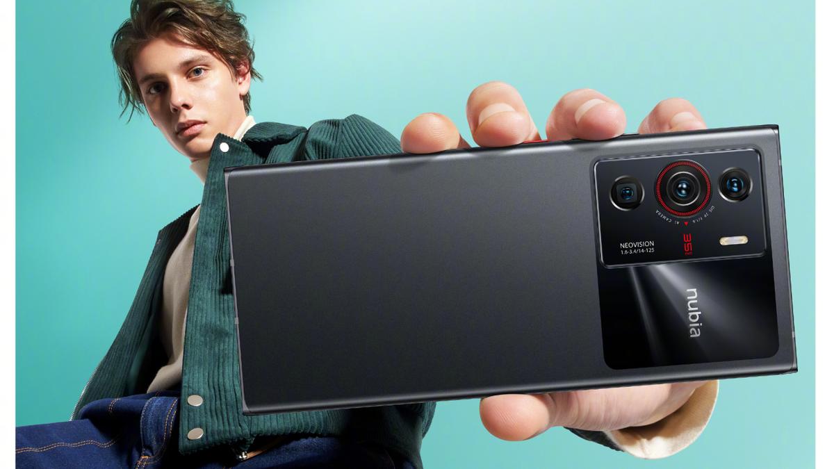 努比亚|努比亚Z40 Pro真机曝光，“史上最强Z系列旗舰”外观就不简单