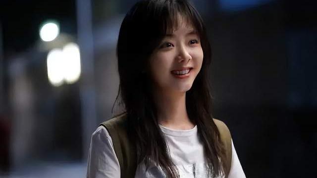 黄子佼|20岁一鸣惊人，26岁一夜翻红，谭松韵靠得不仅仅是《甄嬛传》