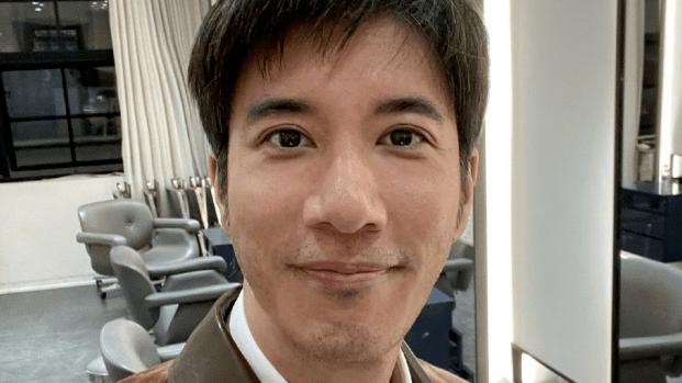 王力宏|王力宏风波后发贺卡感谢粉丝 自称无惧风雨永不言弃