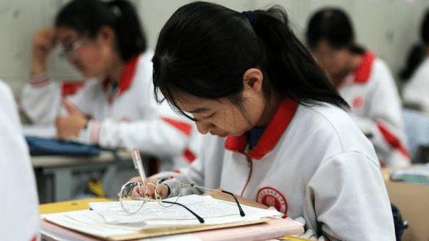 高一高二的学生该如何选择学校？