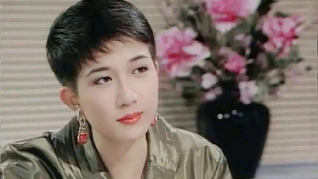 运动 18岁的吴绮莉太美！五官精致“水光肌”衬气质，连男士头都能驾驭