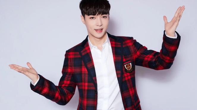 张艺兴|?张艺兴的嗓音真的很好听，帅得很顺眼，跳舞的时候全身在发光