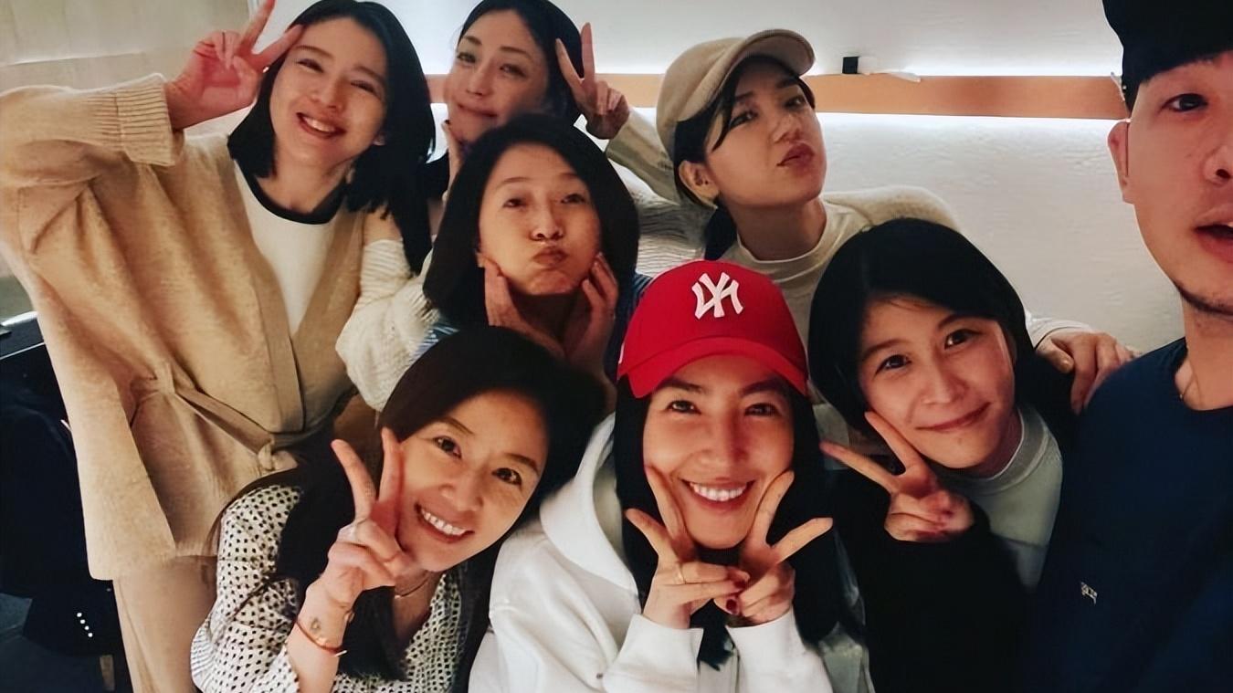 林心如|霍建华终于肯秀恩爱！夫妻俩罕见自拍，林心如素颜太嫩穿衣变少女