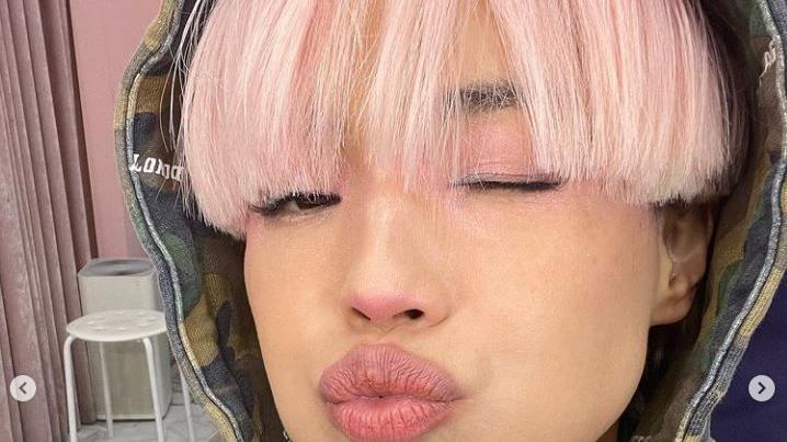 舒淇|舒淇「浅粉色男孩头」曝光！网惊喊认不出：以为滑到帅哥