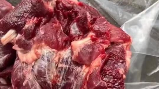 凉拌|山东女子花105团购3斤牛腱子肉，泡水半小时后一脸疑问：这啥肉？