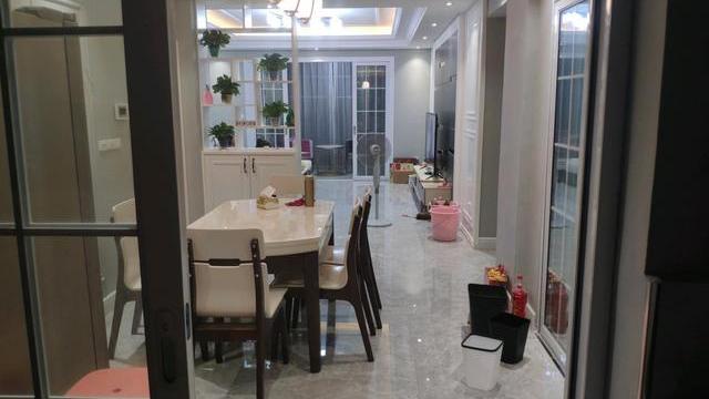 新家终于入住了，就连周末都不想出去了，亲朋好友来做客都说好看