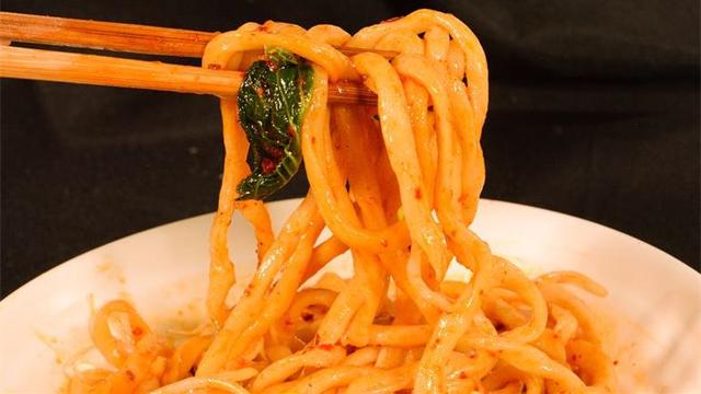 陕西|陕西拉条子做法，和面、拉面有诀窍，讲解超详细，不怕你学不会