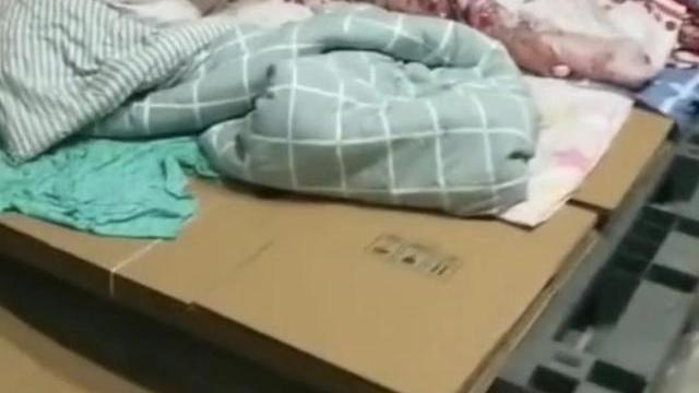 生肖|一群乡下女子去大城市打工，工厂不包住，无奈她们只能合租打地铺