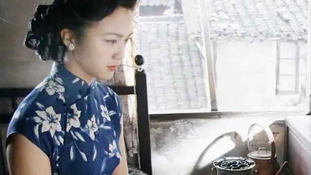 殷桃|6位中年女星身材：李若彤8块腹肌，殷桃60cm细腰，实在让人嫉妒