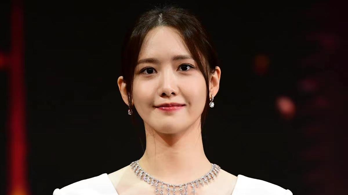 杨幂|韩国青龙电视大赏：李政宰金高银封视帝视后，允儿性感亮相抢风头