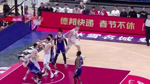 中甲|CBA三消息：山东强援伤势痊愈，李玮颢也有肘击，琼斯扬言不转会