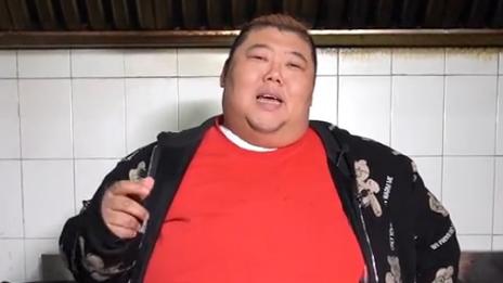 睡眠 ?胖猴仔10天暴瘦40斤，无视医生警告重操旧业，网友：要钱不要命