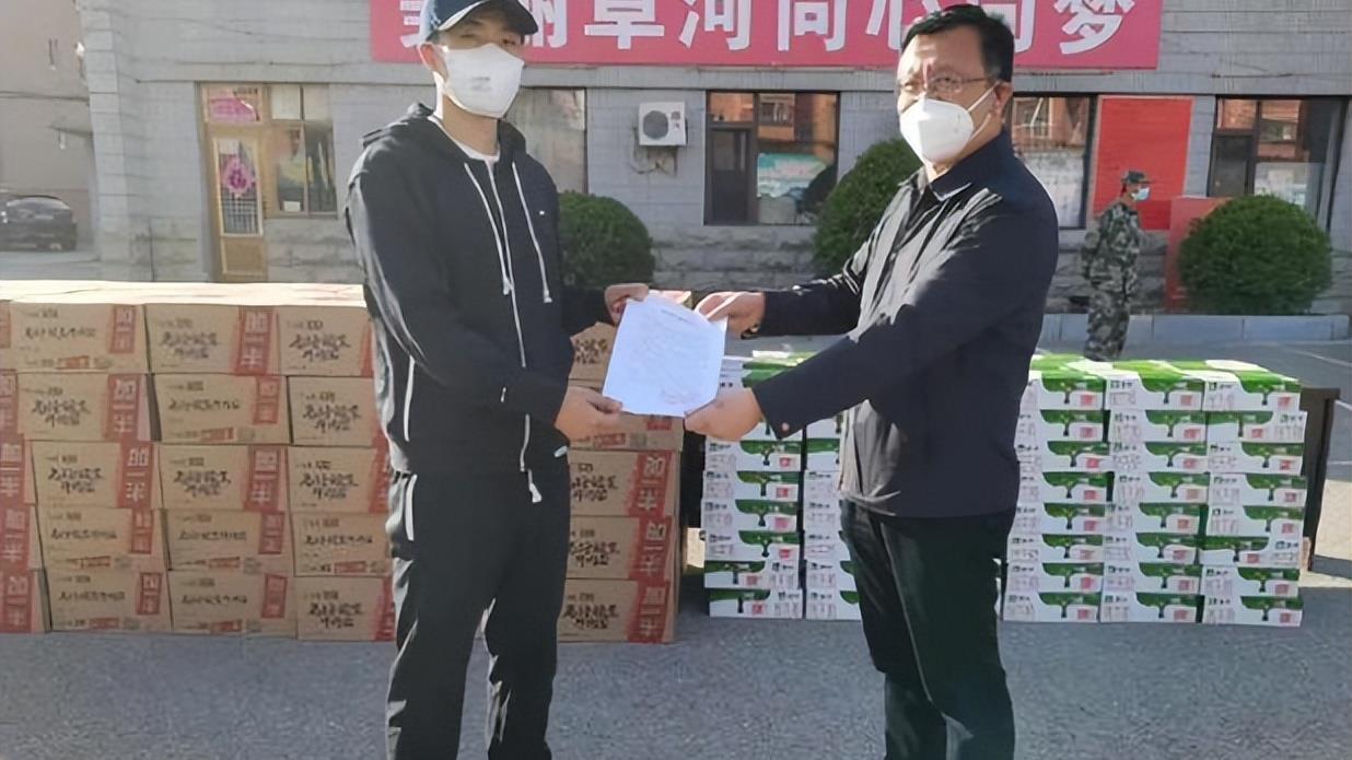 朱荣振|高诗岩献爱心，朱荣振秀烧烤，新赛季这两人命运会如何呢