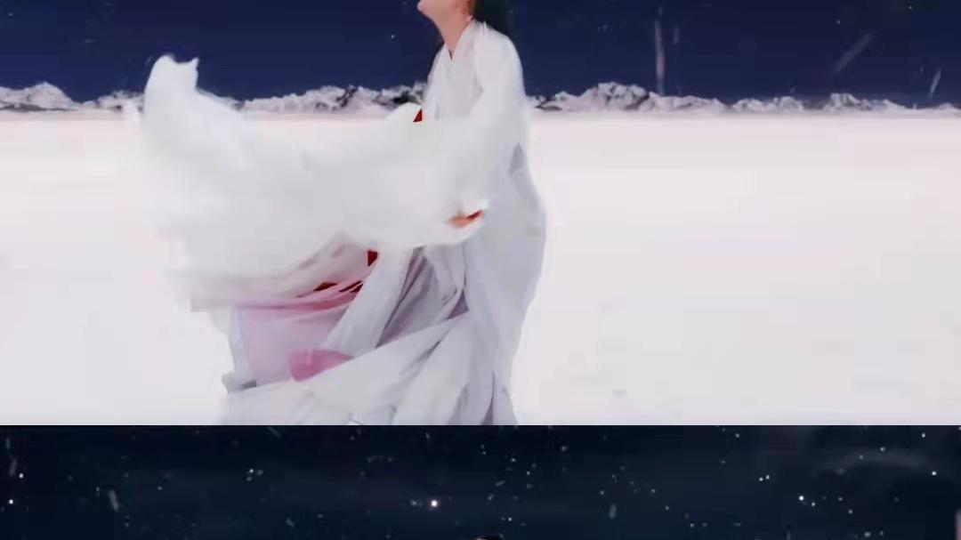 纪云禾|与君初相识：纪云禾雪中奔跑，评论区里一句话把观众都说哭了！