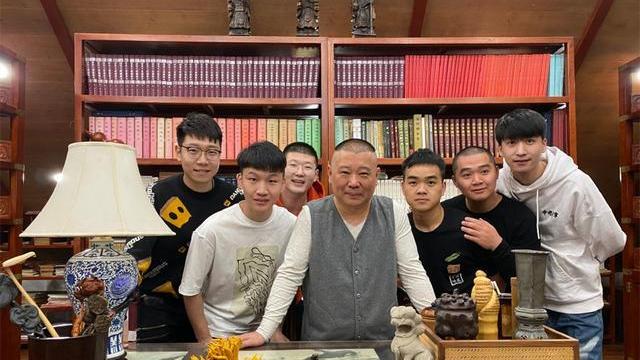 高筱贝|德云社栾云平徒弟发文，海边照引发粉丝热议，高筱贝越来越帅了