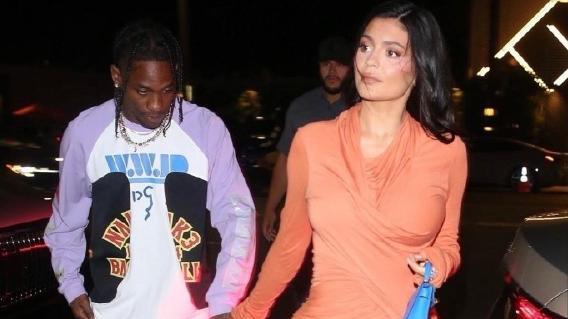 金·卡戴珊|卡戴珊小妹晒辣照，身材不输金姐！24岁富婆，为黑人男友生2胎