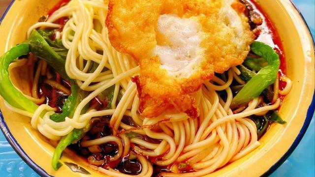 香椿|重庆这家小面涨到8元一碗，当地人直呼吃不起，都是肖战惹的祸？
