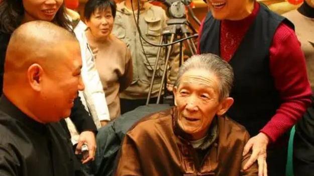 郭德纲|力挺郭德纲骂同行，被“藏”28年娶6任老婆，评书大师金文声多传奇
