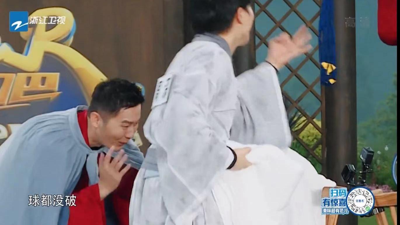 周深|周深成了《奔跑吧》的表情包，游戏烧脑，反转不断