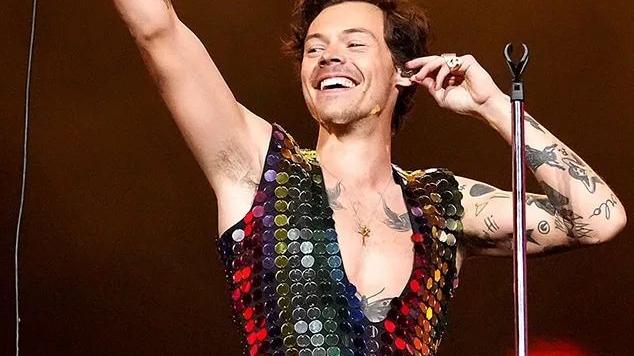 |科切拉音乐节太敢穿了！满屏辣妹，好想去现场