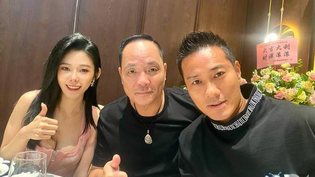 杨幂|大佬B遭内地网红曝光饭局照片 被性感美女包围有艳福