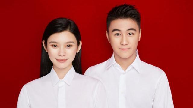 关凌|何猷君结婚3年没办酒，前任再婚却摆满金银珠宝，排场壕过何超盈