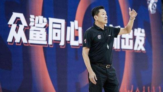 上海男篮|正式确定！上海男篮签下新外援 李春江瞄准总冠军