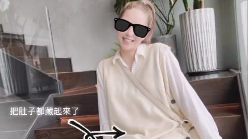 昆凌|昆凌出月子频晒美照，扎丸子头卖萌青春洋溢，三娃辣妈少女感依旧