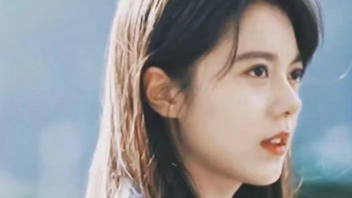 赵今麦|少女感还得看真大学生！赵今麦还是那么爱穿牛仔衫，写真照好美