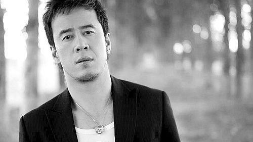 杨坤|《闪光的乐队》收官之夜，杨坤唱新歌怀念去世女友，她是谁