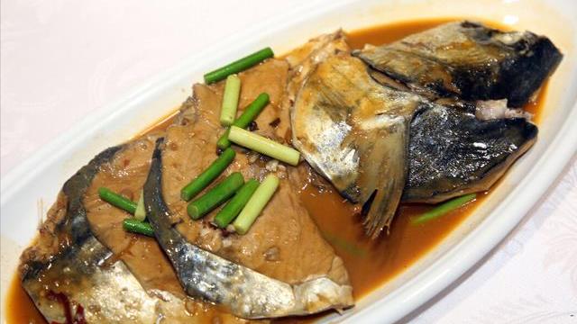 鲅鱼|过年做鲅鱼，别直接加水炖，记住2点，腥味全跑光，鱼肉又鲜又香
