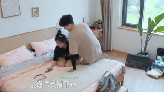 最佳男主角|爱情这件小事：罗拉王能能同居，躺在床上这种姿势真的合适吗？