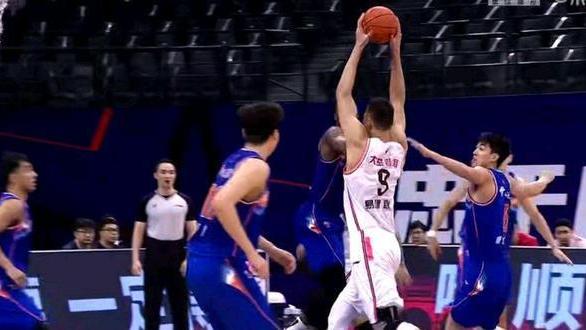 新疆男篮|毫不留情！广东13-0打懵新疆，徐杰8+6攻防兼备，杜锋拒绝放水