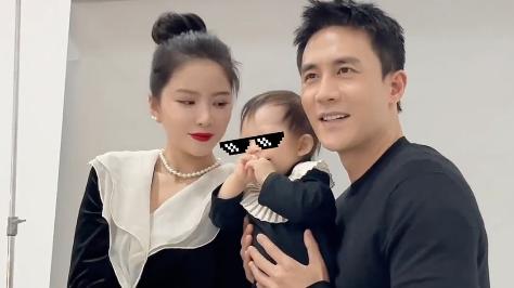杜淳|杜淳分享1岁女儿日常，小蛋饺腿型引争议，网友：没常识真可怕