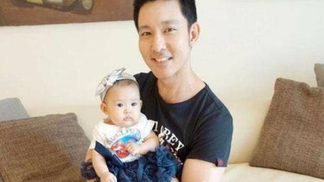 参观立威廉生活中的家，装修以白色和亚麻为主，朴素得像普通家庭