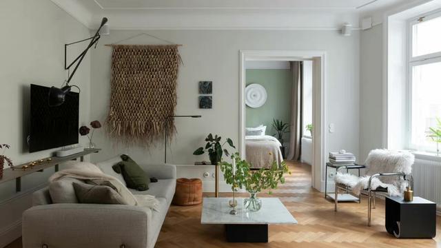 地板好看成功一半，67平原木+浅绿北欧风住宅，橡木地板气质出众