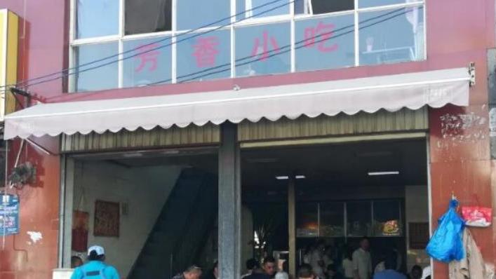 米线|昆明最好吃的小铜锅米线，为这碗米线，有人开车1小时排队1小时