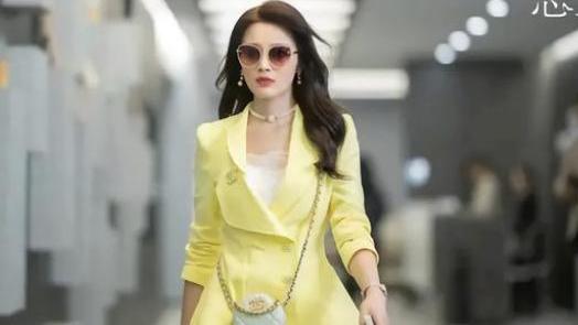 贾静雯|《请叫我总监》中的白富美许思恬，长得漂亮却不聪明